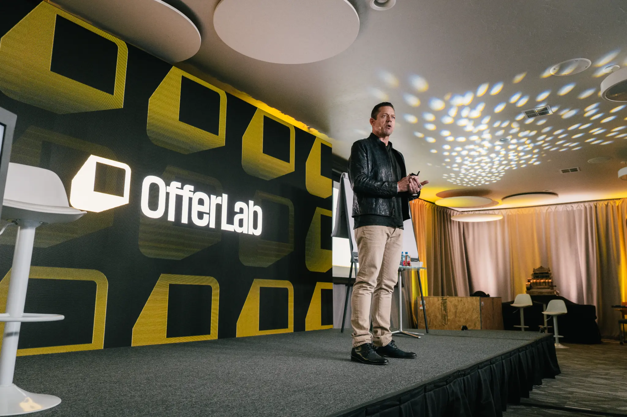 Sean Osborn on stage — Apex Council Mastermind high-performance coaching